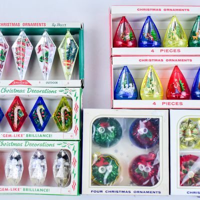 NEW/OLD STOCK BOXED PLASTIC DIORAMA ORNAMENTS: JEWELBRITE AND MORE