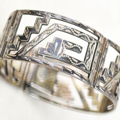 GEOMETRIC DESIGN STERLING SILVER CLASP BRACELET