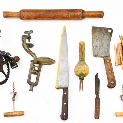 ASSORTMENT OF KITCHEN TOOLS: CHERRY PITTER, APPLE PEELER, CORK SCREWS, AND MORE