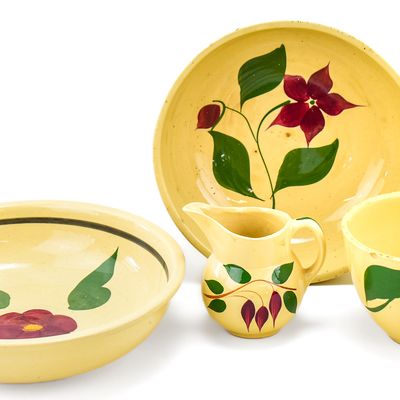 WATT POTTERY ASSORTMENT: APPLE, STARFLOWER, RED BUD TEARDROP, RIO ROSE