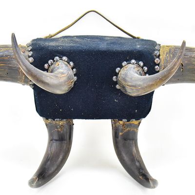 MOUNTED BULL HORN HAT RACK