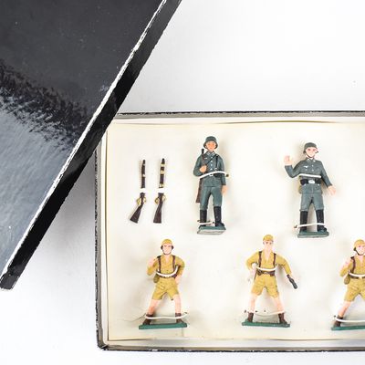 GERMAN METAL HAND-PAINTED TOY SOLDIERS