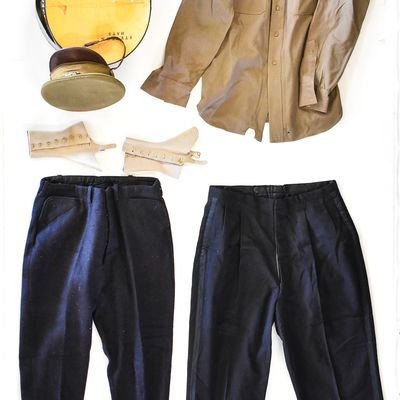 WWII-ERA U.S. ARMY OFFICER'S UNIFORM: STETSON HAT, VISOR CAP, SHIRT, PANTS