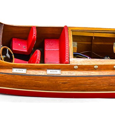 RC BUILT SCALE MODEL CHRIS-CRAFT RUNABOUT SPEEDBOAT