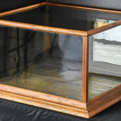OAK TABLETOP DISPLAY CASE