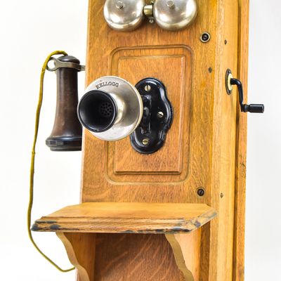 KELLOGG WALL MOUNTED HAND CRANK TELEPHONE