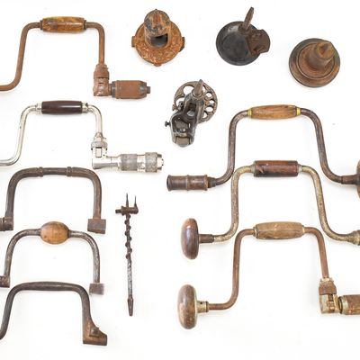 TOOL ASSORTMENT: HAND BRACES, SPIRAL PUSH DRILLS, HOLLOW AUGERS, AND MORE