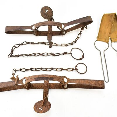 ONEIDA VICTOR DOUBLE LONG-SPRING ANIMAL TRAPS & DUCK GAME CARRIER