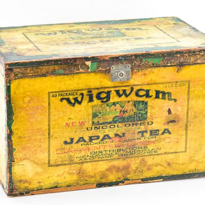 WIGWAM GREEN JAPAN TEA SHIPPING CRATE, EARLY 20TH CENTURY