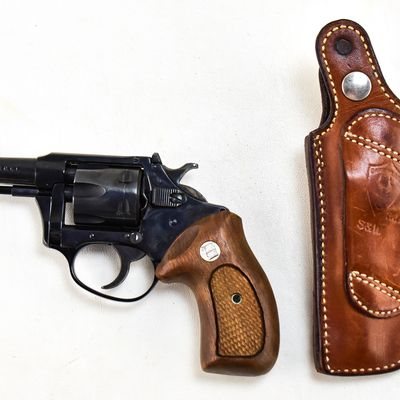 CHARTER ARMS PATHFINDER .22 WMRF DOUBLE-ACTION REVOLVER