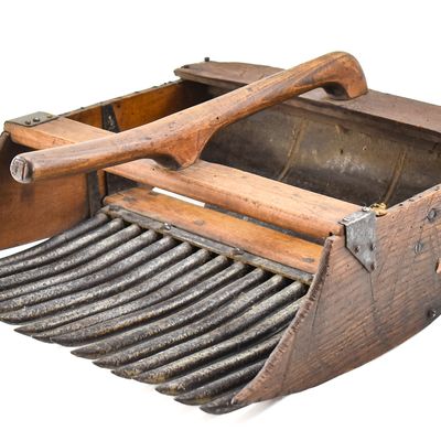 ANTIQUE CRANBERRY SCOOP