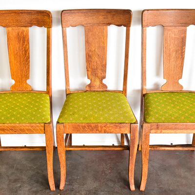 FOUR WISCONSIN CHAIR COMPANY SPLAT-BACK OAK DINING CHAIRS