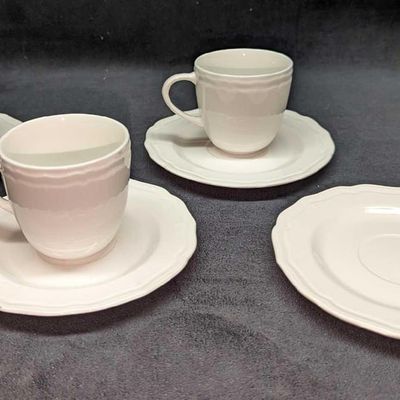Sale Photo Thumbnail #366: Gibson Designs Miranda China 3 Cups & 4 Saucers