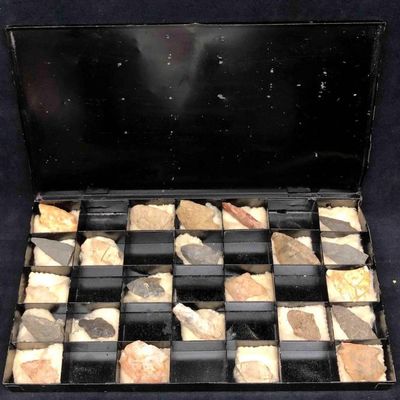 Sale Photo Thumbnail #236: 23 Native American Arrow Heads