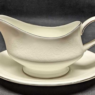 Wedgwood China Silver Ermine Gravy Boat W Underplate