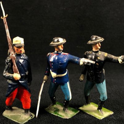 Sale Photo Thumbnail #227: Antique Britains LTD Lead Hand Painted Civil War 2" Gun Toting  Soldiers