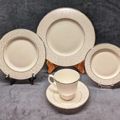 Sale Photo Thumbnail #220: Lenox China Opal Innocence 5 Piece Place Setting C