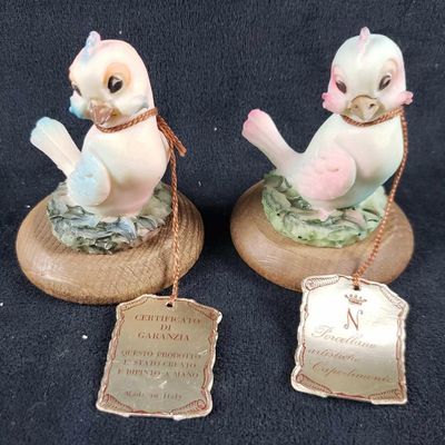 Sale Photo Thumbnail #105: 2 Porcellane Artistiche Capodimonte Bird Figurines