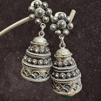 800 Silver Green Stone Victorian Etruscan Style Earrings Clip On T23