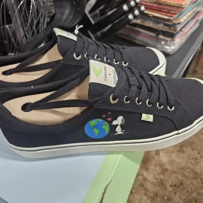 Sale Photo Thumbnail #43: Snoopy Sneaks