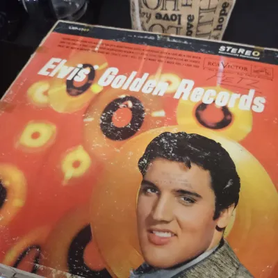 Sale Photo Thumbnail #35: Elvis vinyl records
