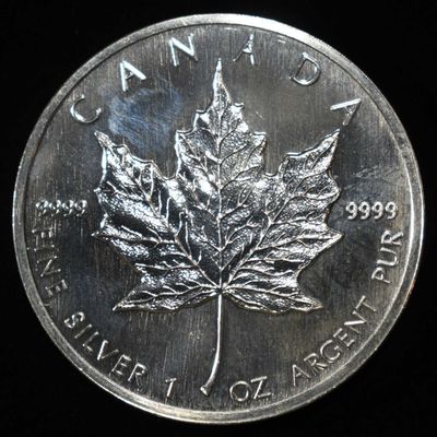 1988 MAPLE LEAF CANADAIN 1 OZ .999 SILVER ROUND