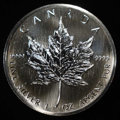 1989 MAPLE LEAF 1 OZ .999 SILVER ROUND