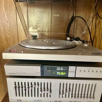 Vintage pioneer audio equipment