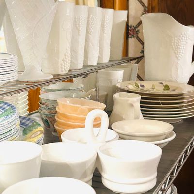 Milk glass 