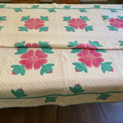 Vintage Pink Flower Quilt 64x76