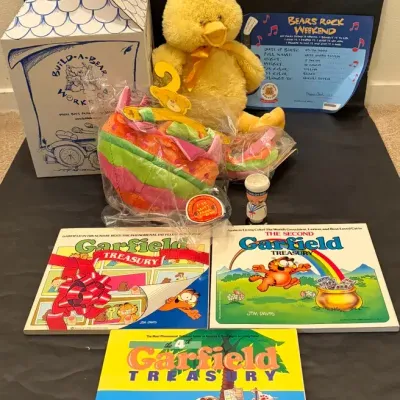Build A Bear or A Duck! & Garfield Books ! 
