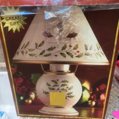 Lenox Holly Candle Lamp