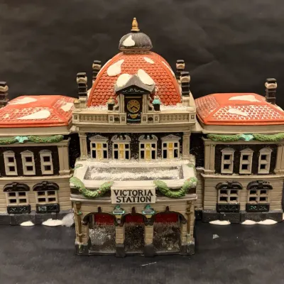 Department 56 Dickens Village Victoria Station Retired #55743 Hand-Painted Porcelain