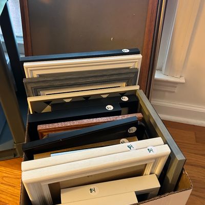 Sale Photo Thumbnail #20: Various vintage frames. 