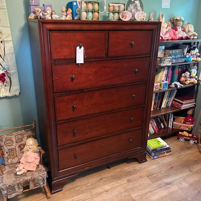 Sale Photo Thumbnail #248: 6 drawer dovetailed chest. 