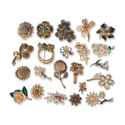 22pc Collection of Vintage Floral Costume Jewelry Brooch Pins