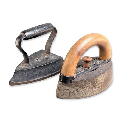 2pc Antique Cast Iron Sadirons