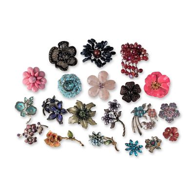 20pc Collection of Vintage Floral and Botanical Costume Brooch Pins