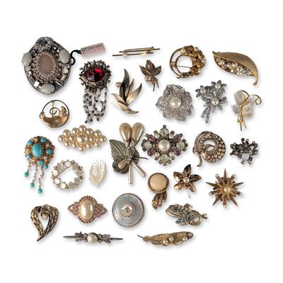 28pc Collection of Vintage and Contemporary Pearl and Rhinestone Costume Brooch Pins