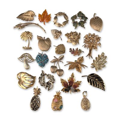 25pc Vintage Trifari Monet and Liz Claiborne Costume Jewelry Brooch Pins
