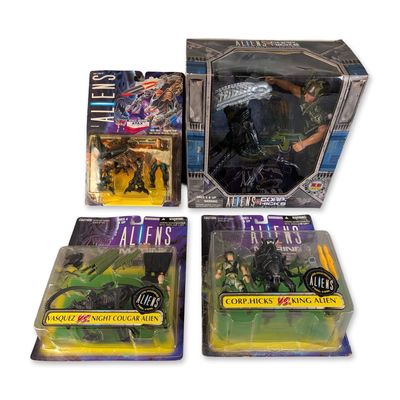 4pc Kenner Aliens Space Marine and Alien Figurines Collection