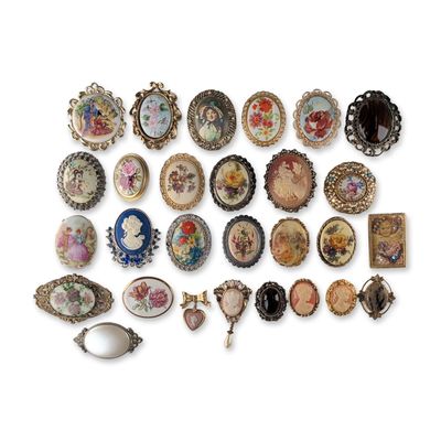 28pc Collection of Vintage Cameo and Floral Costume Brooches Pins