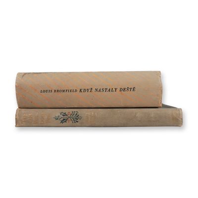 Vintage Books, The Old Peabody Pew and Kdyz Nastaly Deste