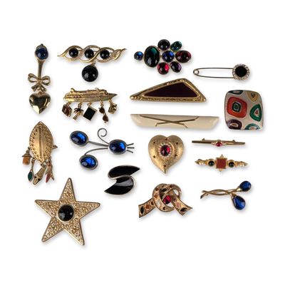 17pc Figural, Geometric, and Abstract Decorative Costume Jewelry Brooch Pins