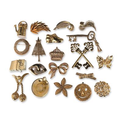 Collection of Vintage Gold Tone Costume Jewelry Brooch Pins