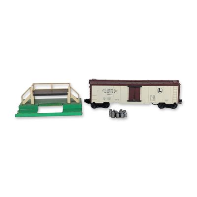2pc Lionel 36621 Automatic Refrigerated Milk Car and Platform