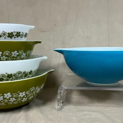 Pyrex spring blossom blue bowl set