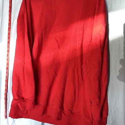 Sale Photo Thumbnail #464: Red crewneck Disney sweatshirt featuring a graphic print of Minnie Mouse in a scarf and skirt with a flower hat. Size tag states 1X. Made of a cotton blend. Shows light wear consistent with pre-owned condition, including some loose threads near the bottom