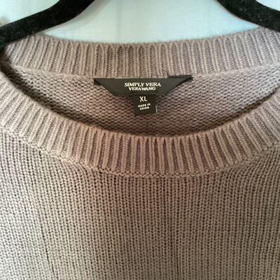 Sale Photo Thumbnail #440: Women's long-sleeve knit sweater by Simply Vera Vera Wang in a grey and white tie-dye pattern. Features a crew neckline, ribbed hem, and side slits. Size XL. Made in China. In good gently used condition with no visible stains or damage. Measures approxima