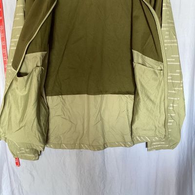 Sale Photo Thumbnail #488: Men's Nike Running Division Therma-Fit hooded full-zip jacket in olive green with patterned light green panels and sleeves. Style code DD6102-386. Features front hand pockets, adjustable hood drawstrings, and reflective Nike swoosh logo on the chest. Size